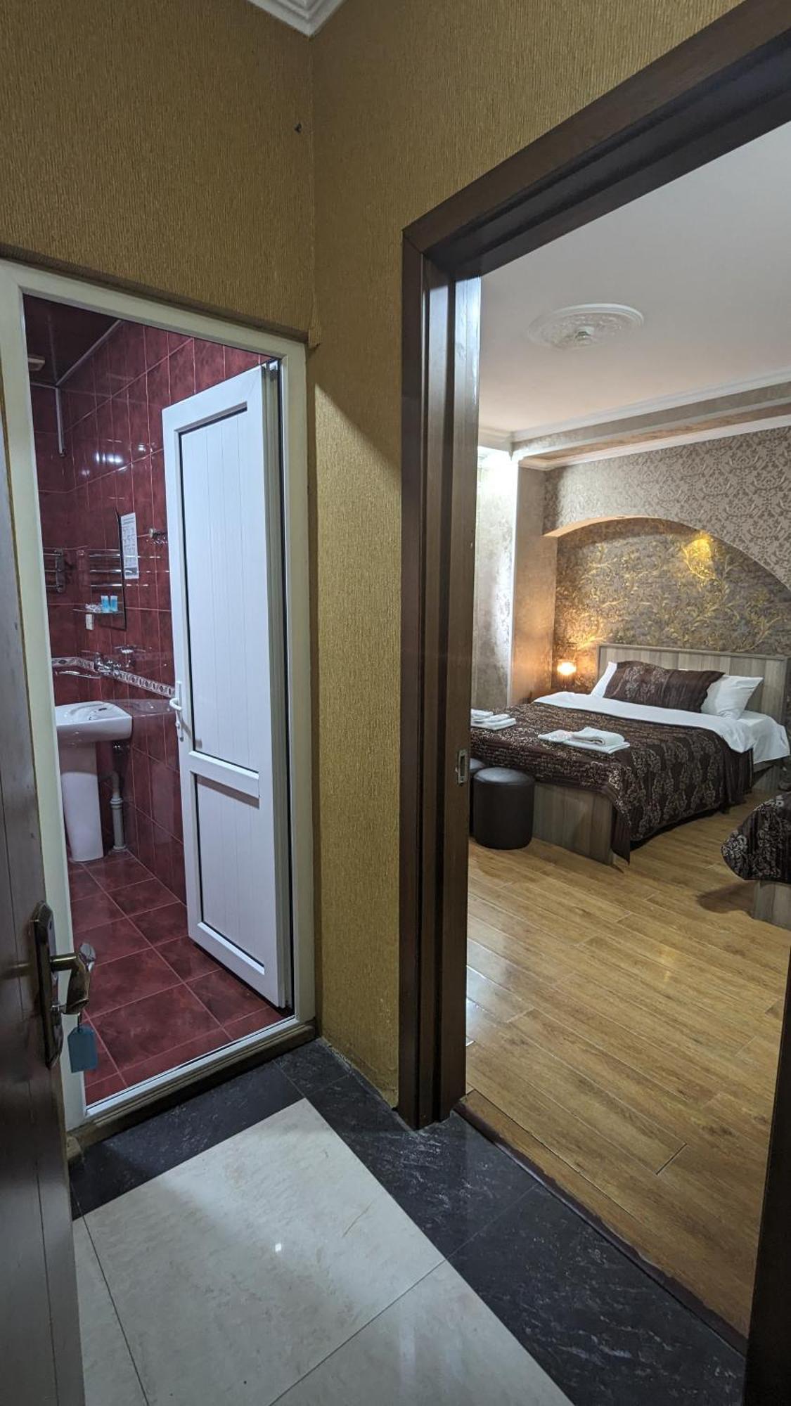 Dkd-Bridge Hotel Tbilisi Bagian luar foto