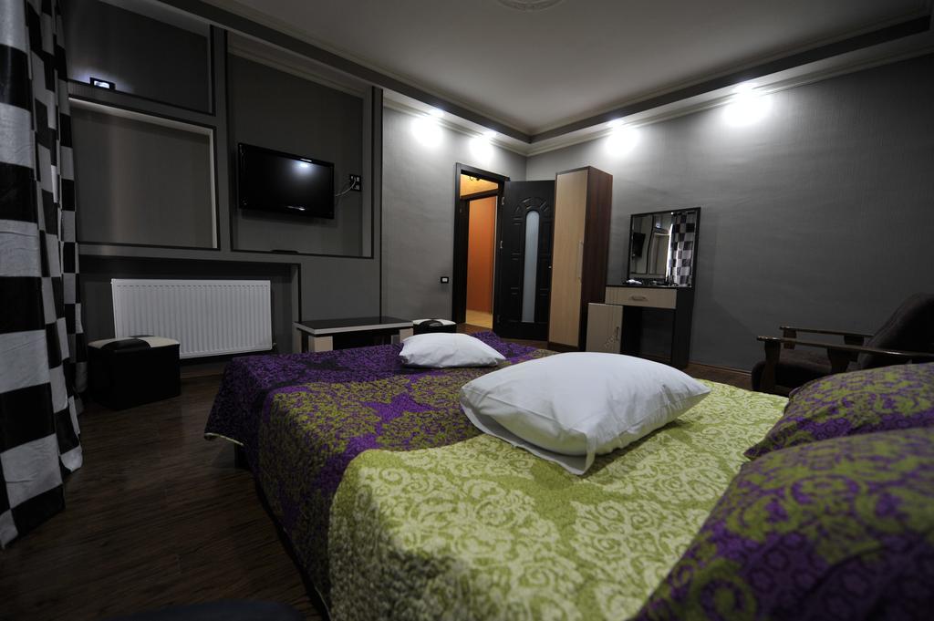 Dkd-Bridge Hotel Tbilisi Bagian luar foto