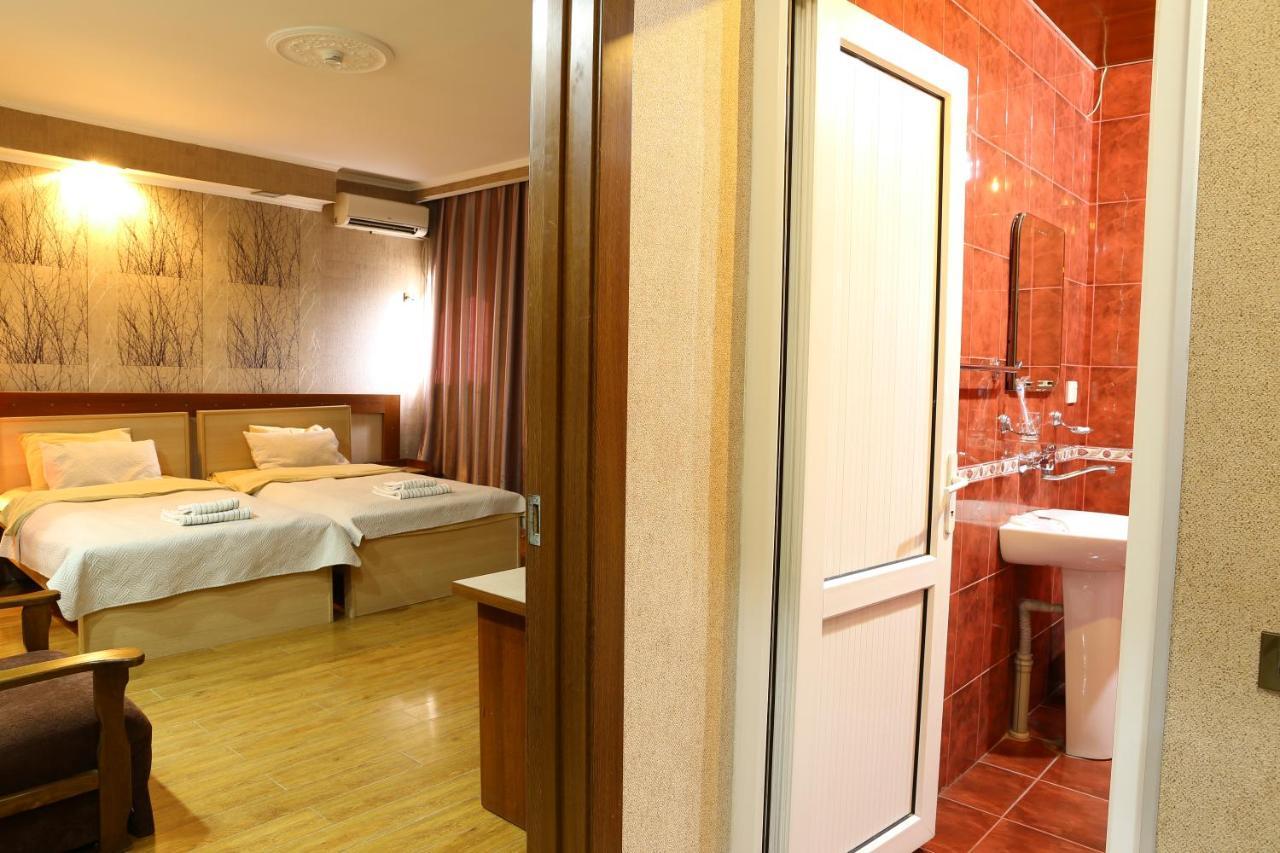 Dkd-Bridge Hotel Tbilisi Bagian luar foto